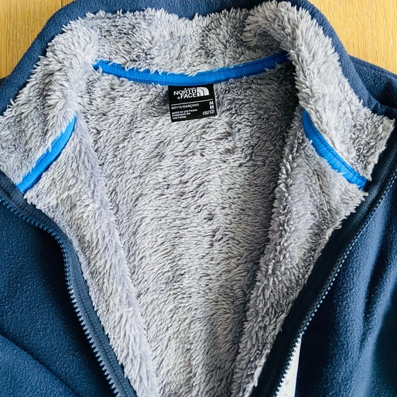 Boy’s The North Face Fleece Zip Up - Picture 3 of 6